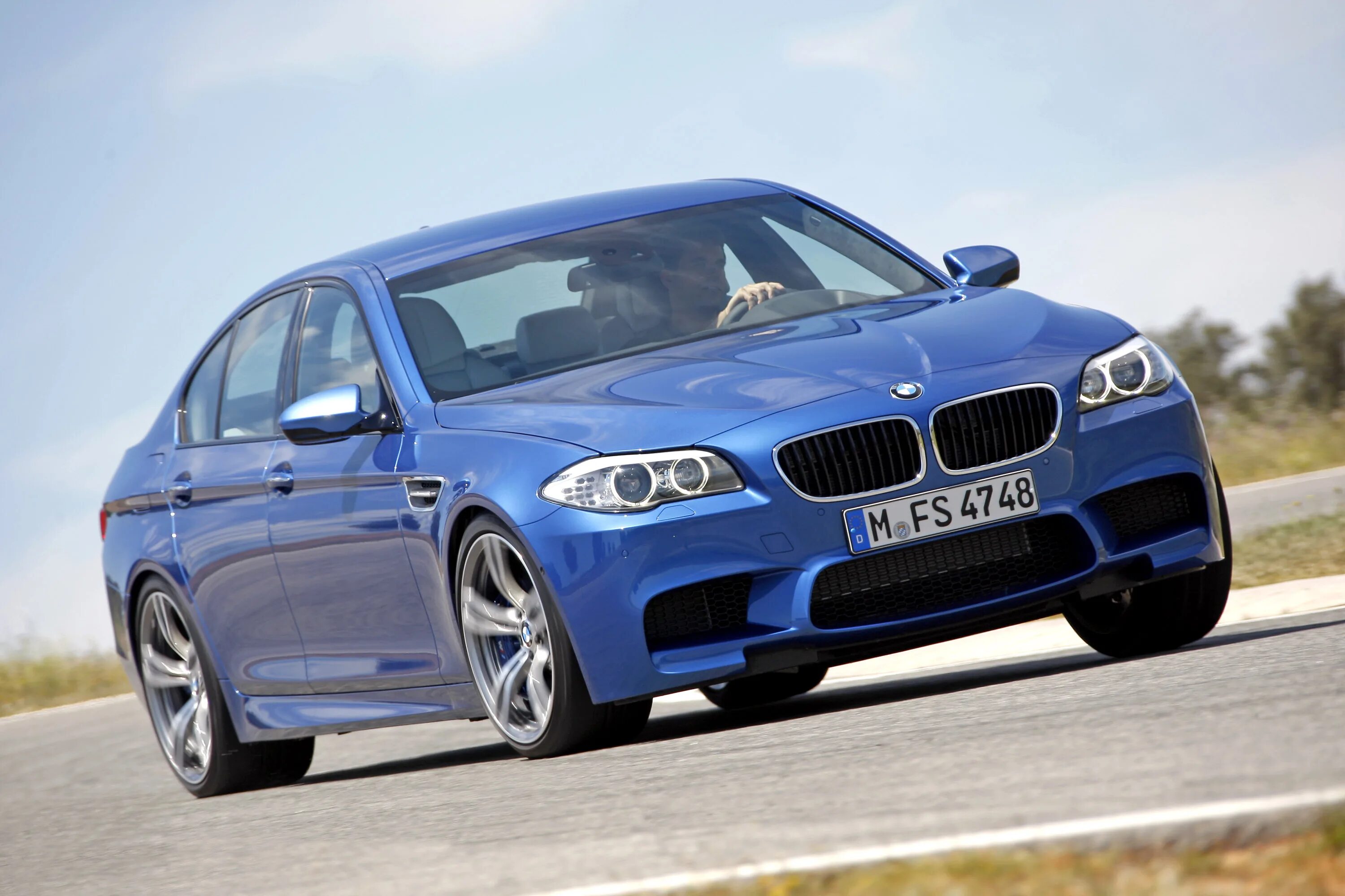 Машина м5 цена. BMW m5 f10. BMW m5 f10 2012. BMW m5 g60. BMW m5 f10 XDRIVE.