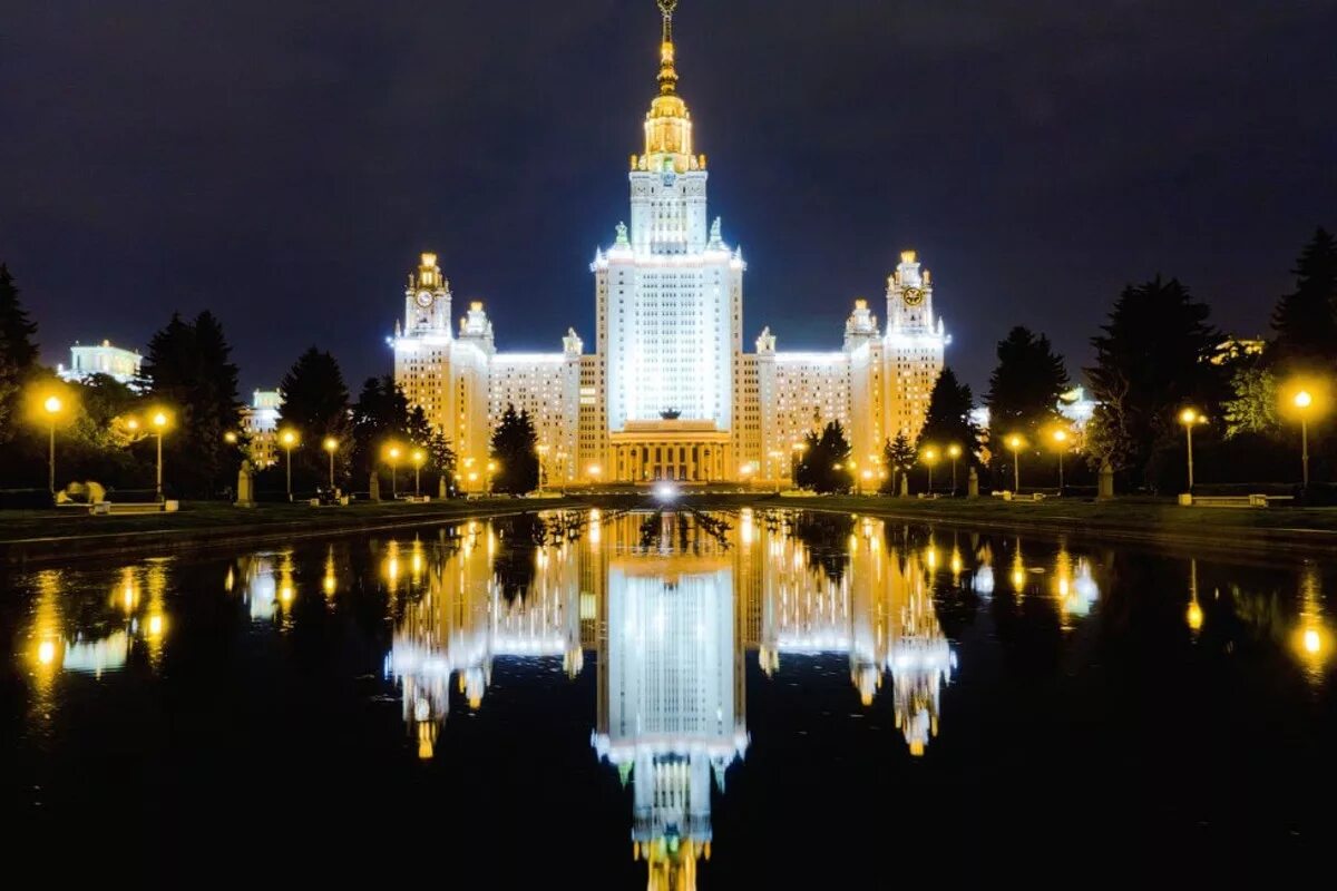 Вес мгу. Университет МГУ В Москве. Главное здание МГУ на Воробьевых горах. Главное здание МГУ им Ломоносова. Главный корпус МГУ Москва.