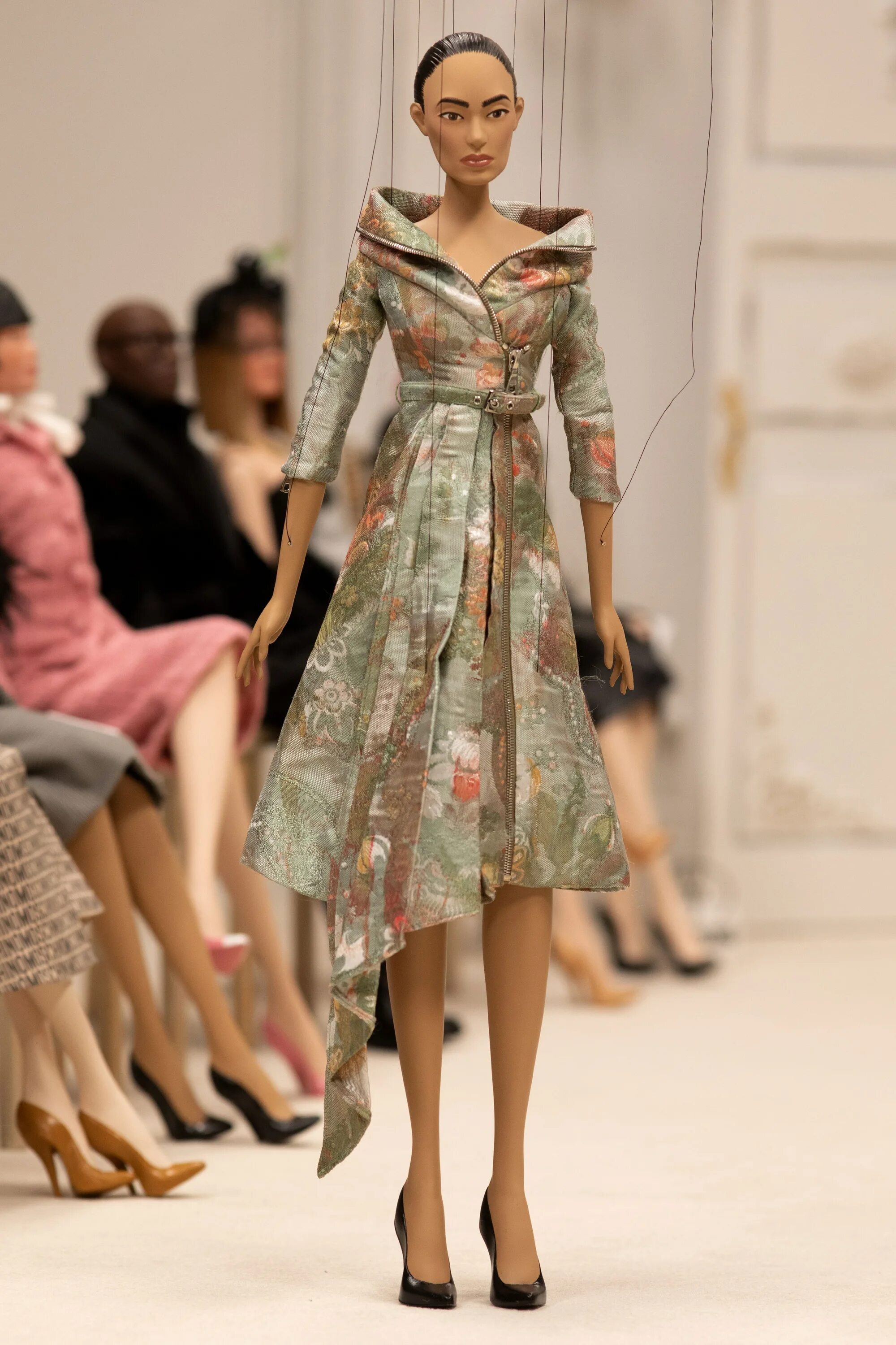Мода 2023. Moschino 2021 Spring Summer. Moschino Spring Summer 2021 платья. Moschino Весна лето 2021. Москино показ 2021.