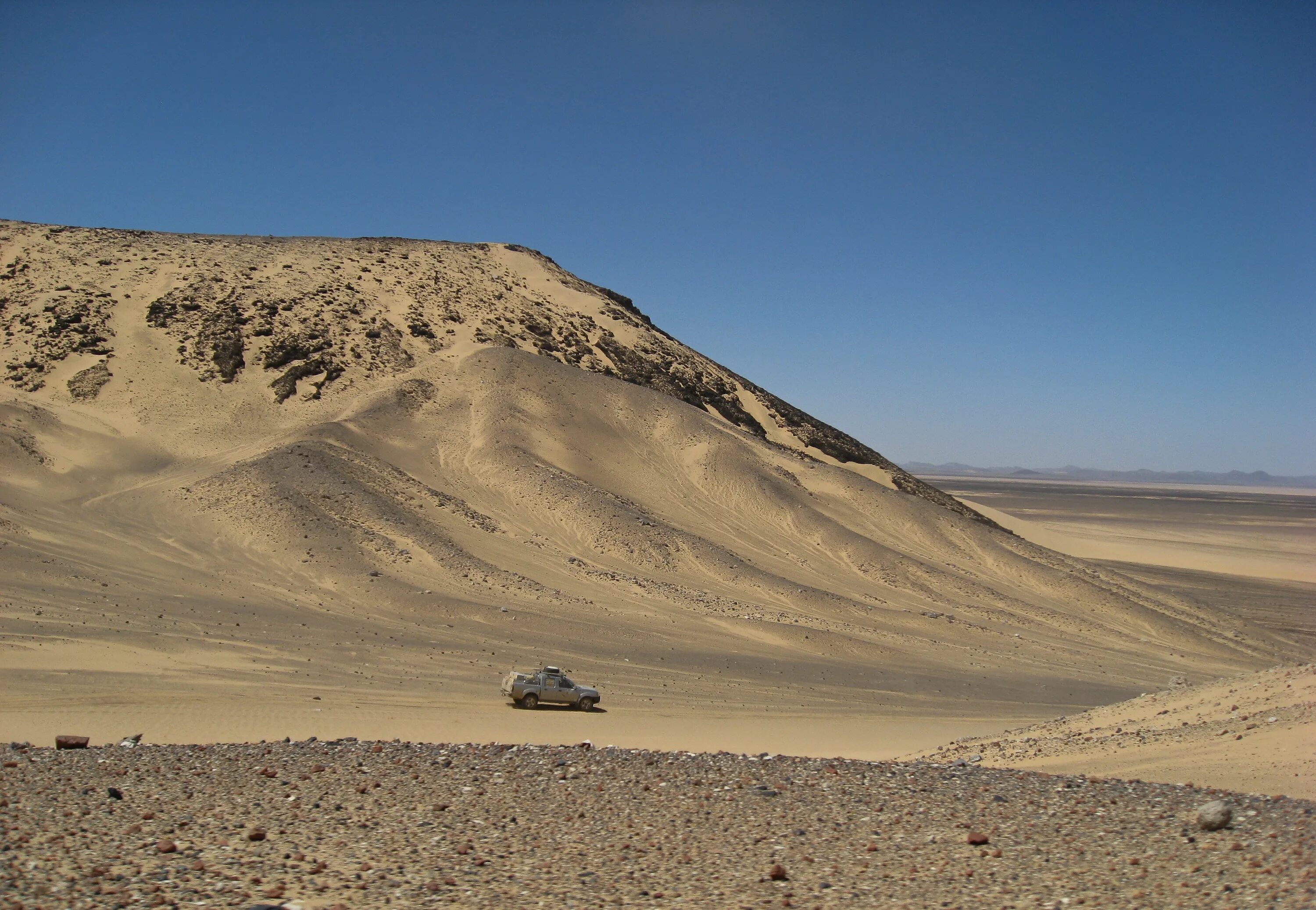 Sand hill калифорния. Песчаный холм 4 буквы. Песчаный холм 4 буквы. Песчаные горы. Высокогорные пустынные почвы.