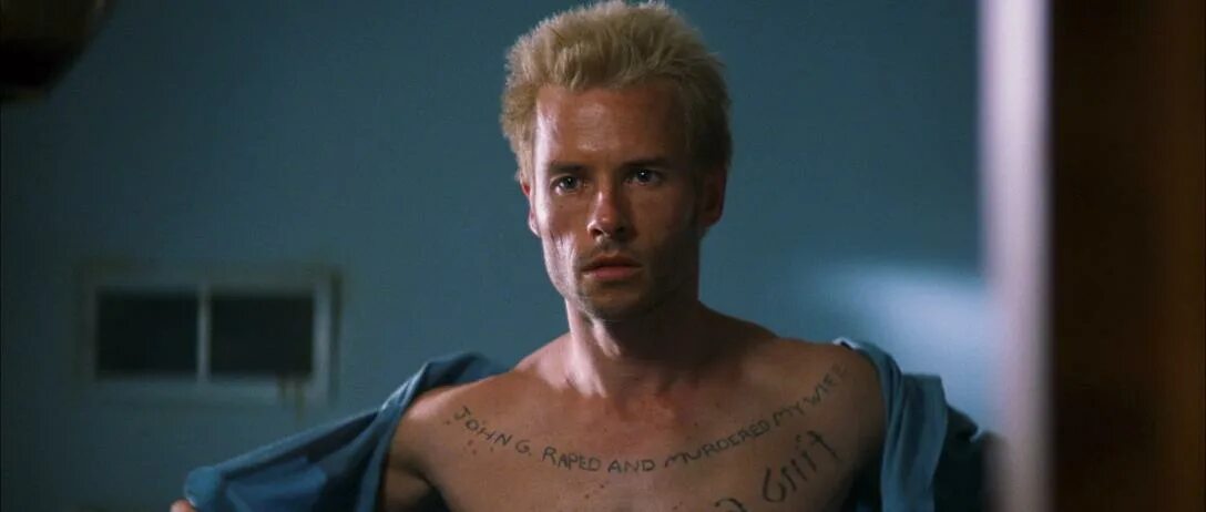 Кристофер нолан мементо. Помни мементо. Memento кристофер нолан. Помни / memento (2000). Помни мементо.