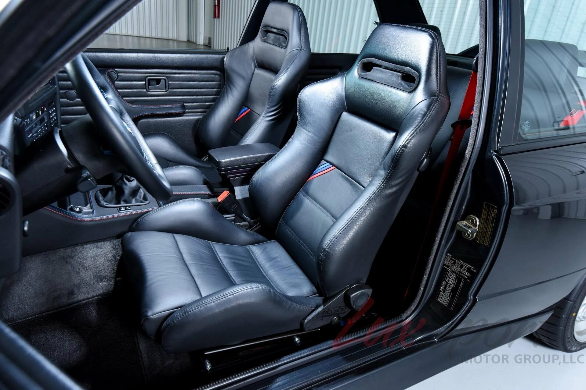 Кресло bmw m5. BMW m3 e36 салон. BMW e30 салон Моторспорт. BMW m5 e34 Recaro. БМВ е30 купе салон.