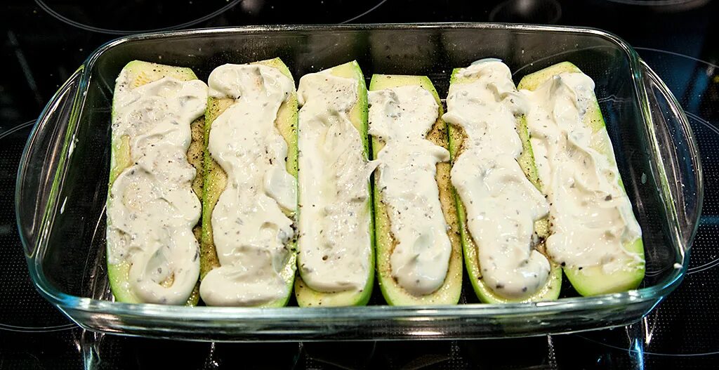 кабачки в сметане в духовке. картофельная запеканка лазерсон. кабачки майонез духовка. кабачки с сыром и майонезом в духовке. кабачки в духовке с майонезом.