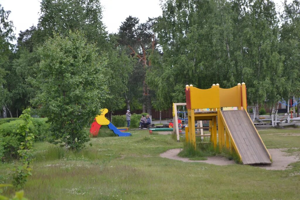 Погулять во владимире. Загородный парк во Владимире. Загородный парк во Владимире беседки.