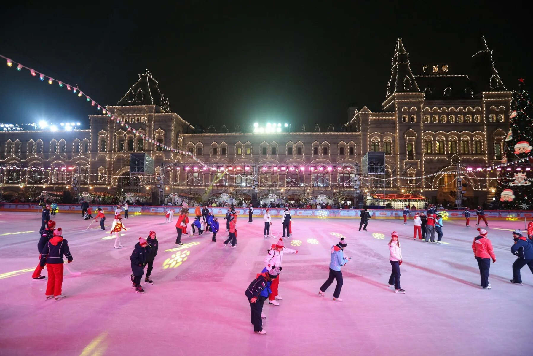 Moscow skating. Каток в москве на красной площади. Moscow skating. Гум в москве на красной площади. Proлед каток в саду "эрмитаж".