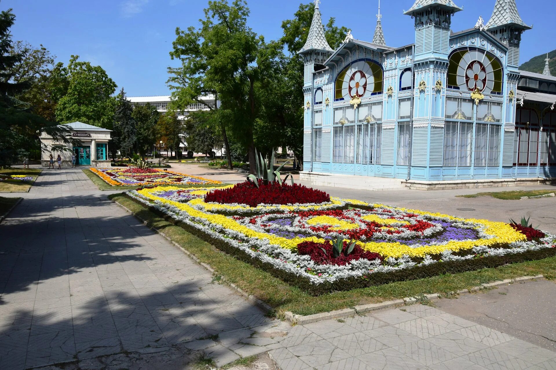 Сад цветник пятигорск. Бульвар парк цветник пятигорск. Бульвар парк цветник пятигорск. Парк цветник пятигорск. Парк «цветник" в пятигорске пятигорск.