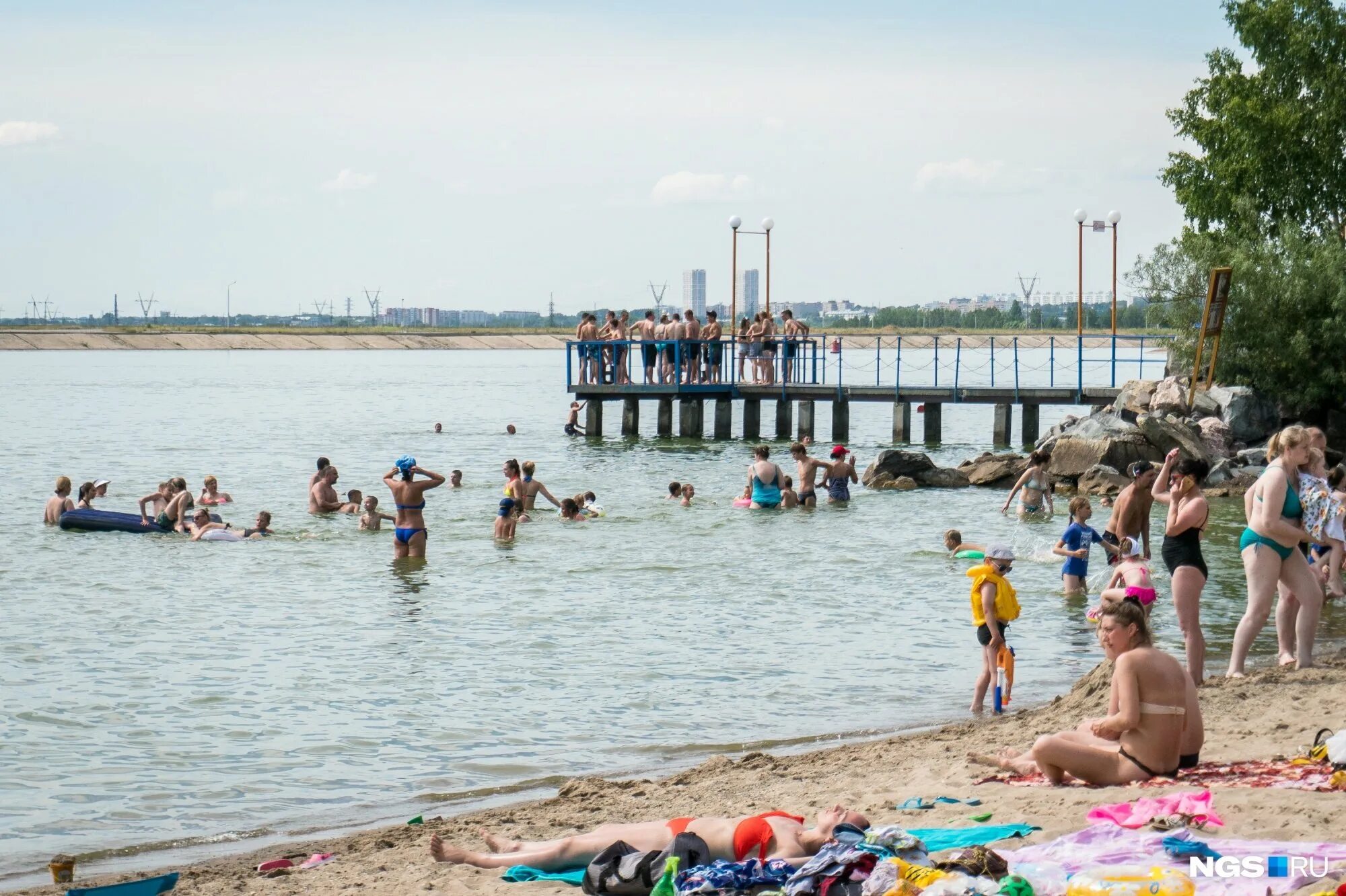Пляж бугринская роща. Кудряши пляж. Пляж на береговой новосибирск. Пляж кудряшовский новосибирск. Бугринский пляж новосибирск.