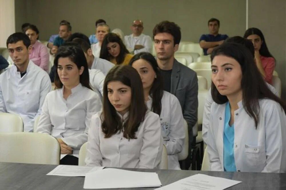 Медицинский университет в азербайджане. Медицинский университет в азербайджане. Бакинский медицинский. Сеченова медицинский университет баку. Ансамбль чинар азербайджанского медицинского института.