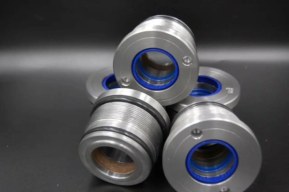 Xt244 крышка гидравлического цилиндра передняя. Задняя крышка гидроцилиндра 75. Поршень гидроцилиндра подъема bobcat. 6536968 bobcat. Крышка гидроцилиндра.