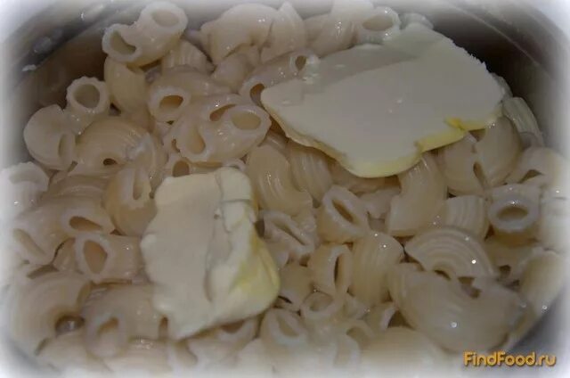 макароны с маслом. макароны в тарелке. сырые макароны и готовые. макароны с плавленным сыром. спагетти с сырным соусом.