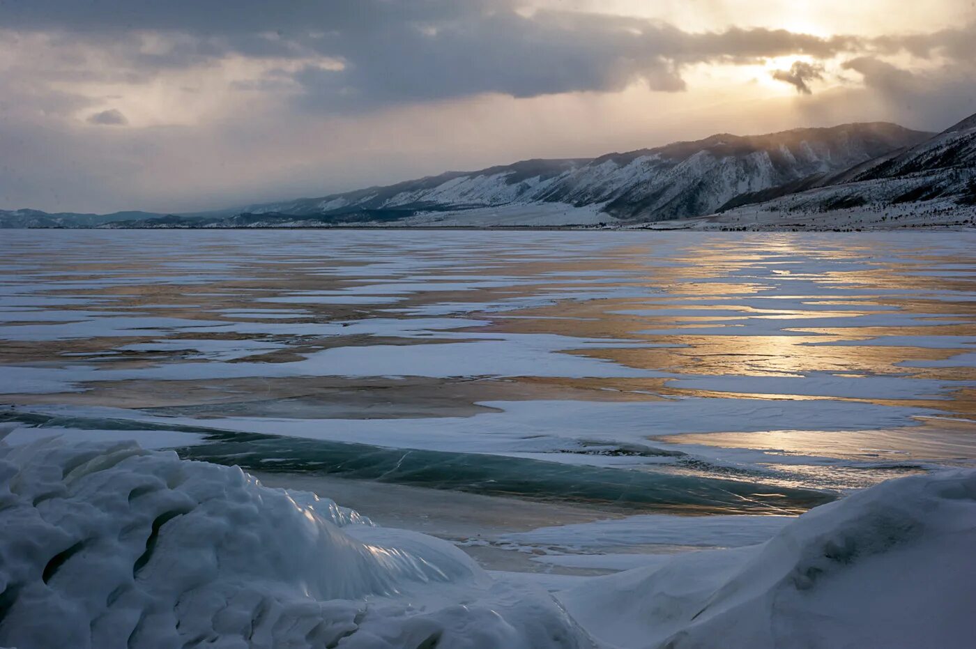 Чивыркуйский залив зима. Забайкальский национальный парк зимний Байкал. Чивыркуйский залив зимой. Чивыркуйский залив на Байкале зимой. Золото льдов 2