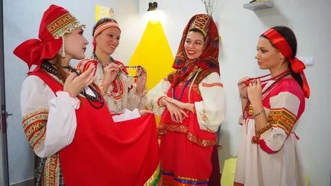 Представить народный костюм