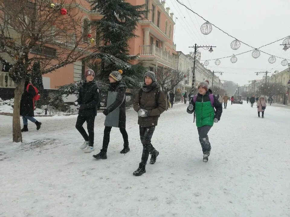 Какая погода в симферополе. Симферополь в феврале. Симферополь 13 февраля, снегопад. Метель в Крыму. Снегопад в Крыму.