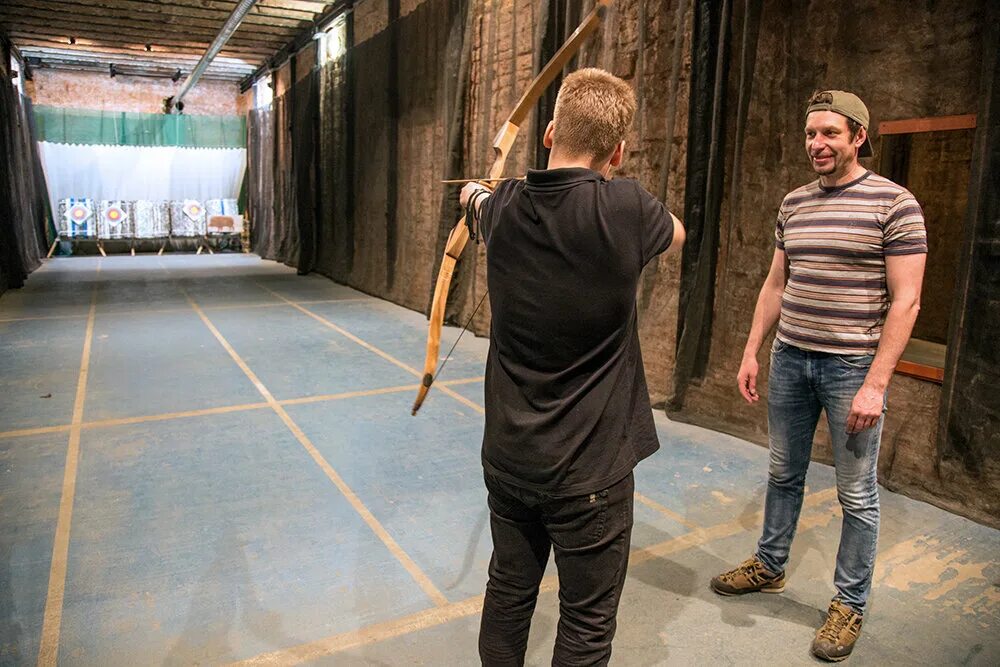 Тир лабиринт в москве. Тир лабиринт в москве. Тир лабиринт в москве. Ножи для метания. Подземный клуб лабиринт.