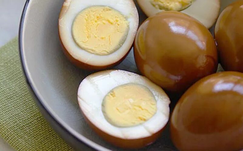Запеченные яйца. Печеные яйца. Печёные яйца в духовке. Запеченные яйца в Восточном стиле. Печеные яйца в духовке в скорлупе.