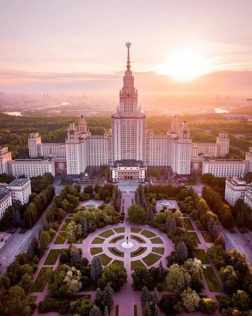 Важные здания в городе. Московский государственный университет имени м.в.Ломоносова，МГУ. Сталинские высотки МГУ. Институт МГУ В Москве. Москва высотка МГУ.