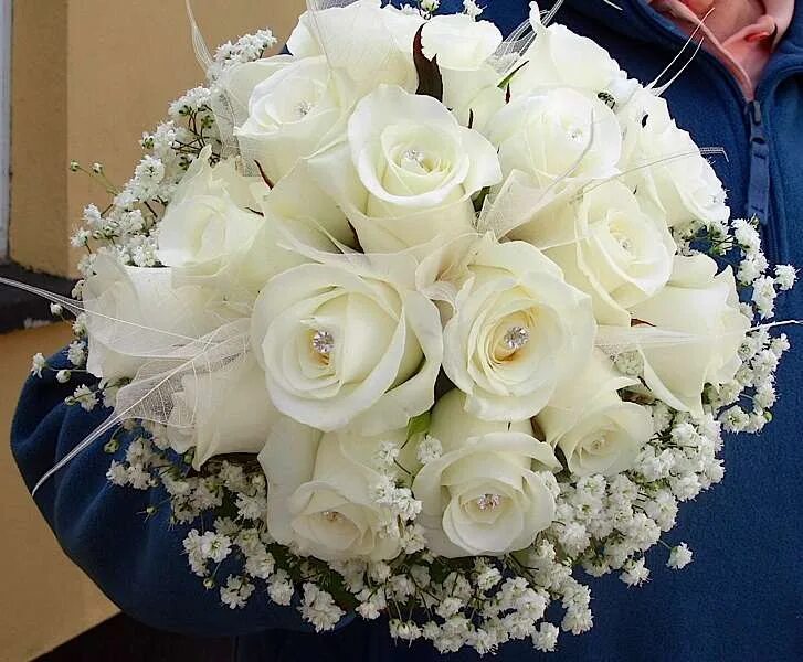 Сон белые розы букет. Красивый белый букет. Красивые большие букеты. Букет из белых роз. Красивый букет белых роз.