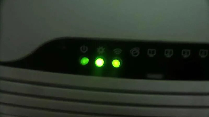Почему интернет горит красным. Роутер TP link горит оранжевая лампочка. TL-wr841n индикатор горит красным. Горит красная лампочка на роутере TP link. Роутер WIFI TCL горит красным.