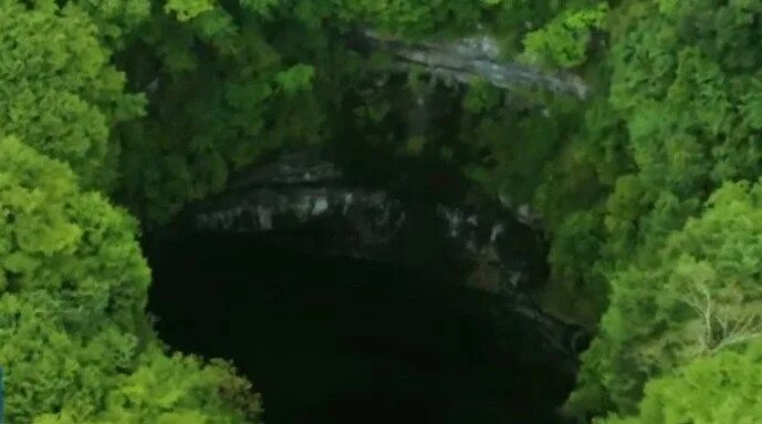 Карстовая воронка в китае фото