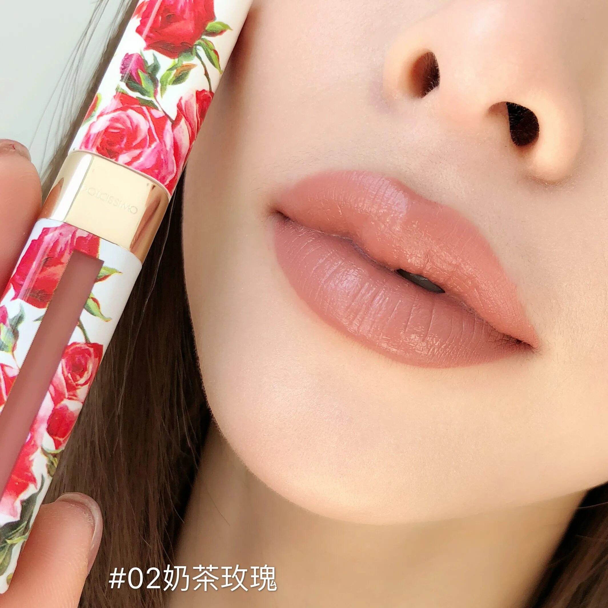 Блеск для губ дольче. Dolcissimo Lipstick Dolce Gabbana. Dolce Gabbana dolcissimo для губ. Dolcissimo Rosebud. Помада Dolce Gabbana dolcissimo Caramel.