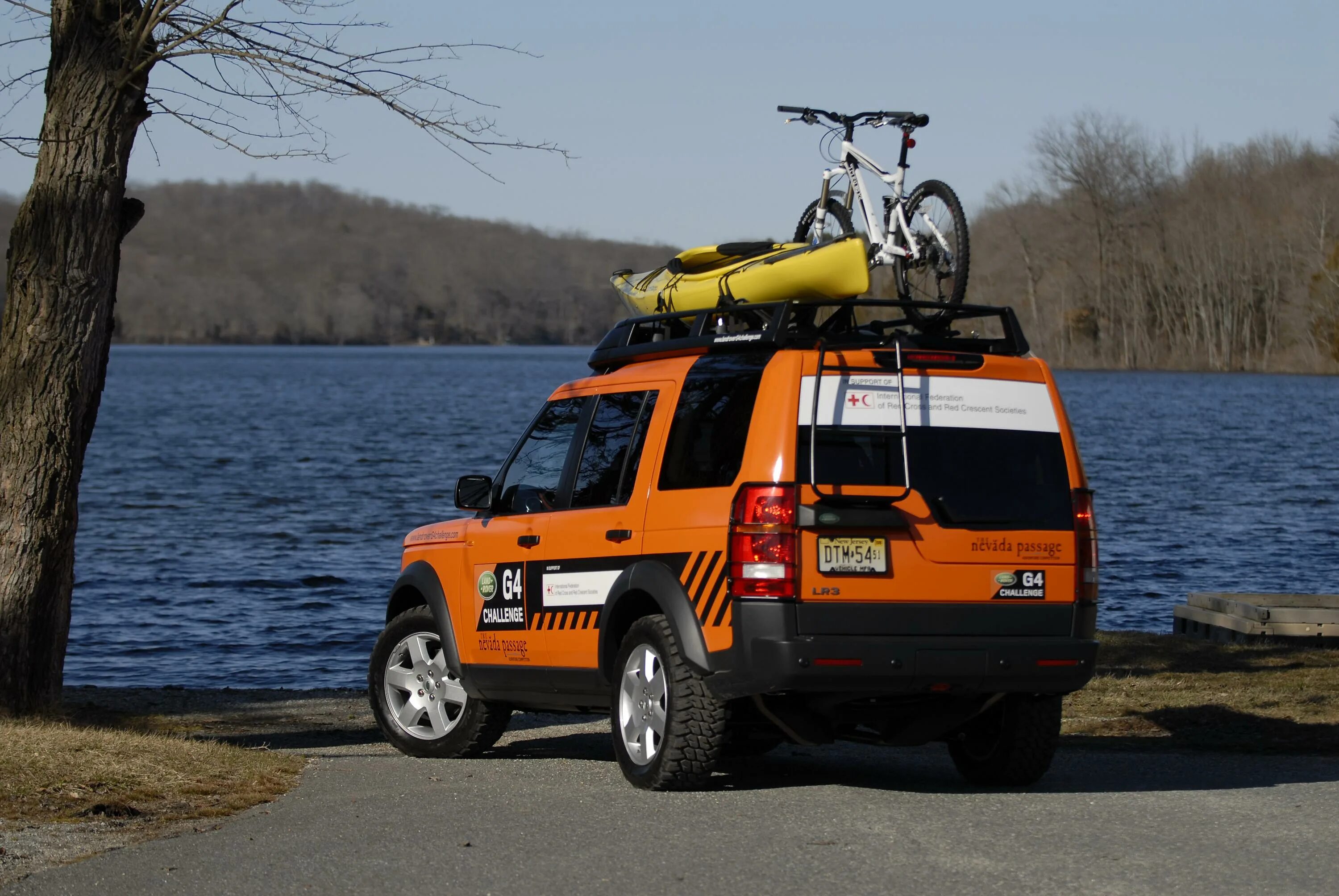 Качественная машина надежная и недорогая. Land Rover Discovery g4 Challenge. Ленд Ровер Дискавери g4 Challenge. G4 Challenge Land Rover. Ленд Ровер Дискавери 3 g4 Challenge.