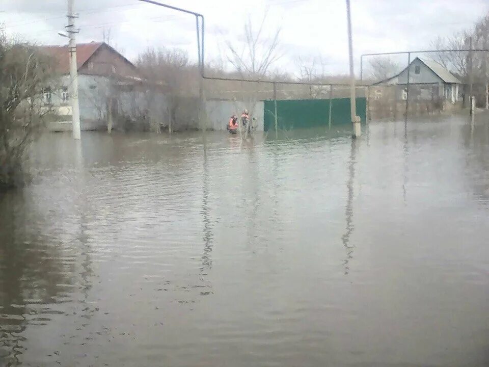 Уровень воды в хопре на сегодня балашов. Разлив Хопра в Балашове. Паводок Балашов Саратовская область. Потоп в Балашове. Озинки Саратовская область потоп.