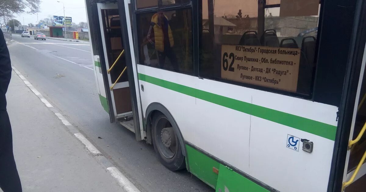 Отследить автобус южно. Автобус Сахалин. Автобусы Южно-Сахалинска. Автобусы реформа Южно-Сахалинск. Автоинформатор автобус Южно Сахалинск.