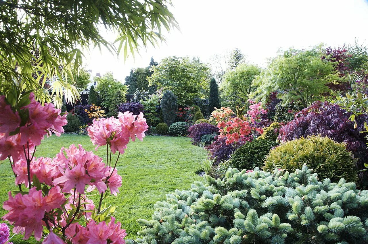 Сад four Seasons Garden. Весенние сады Англии. Сад ньютонов