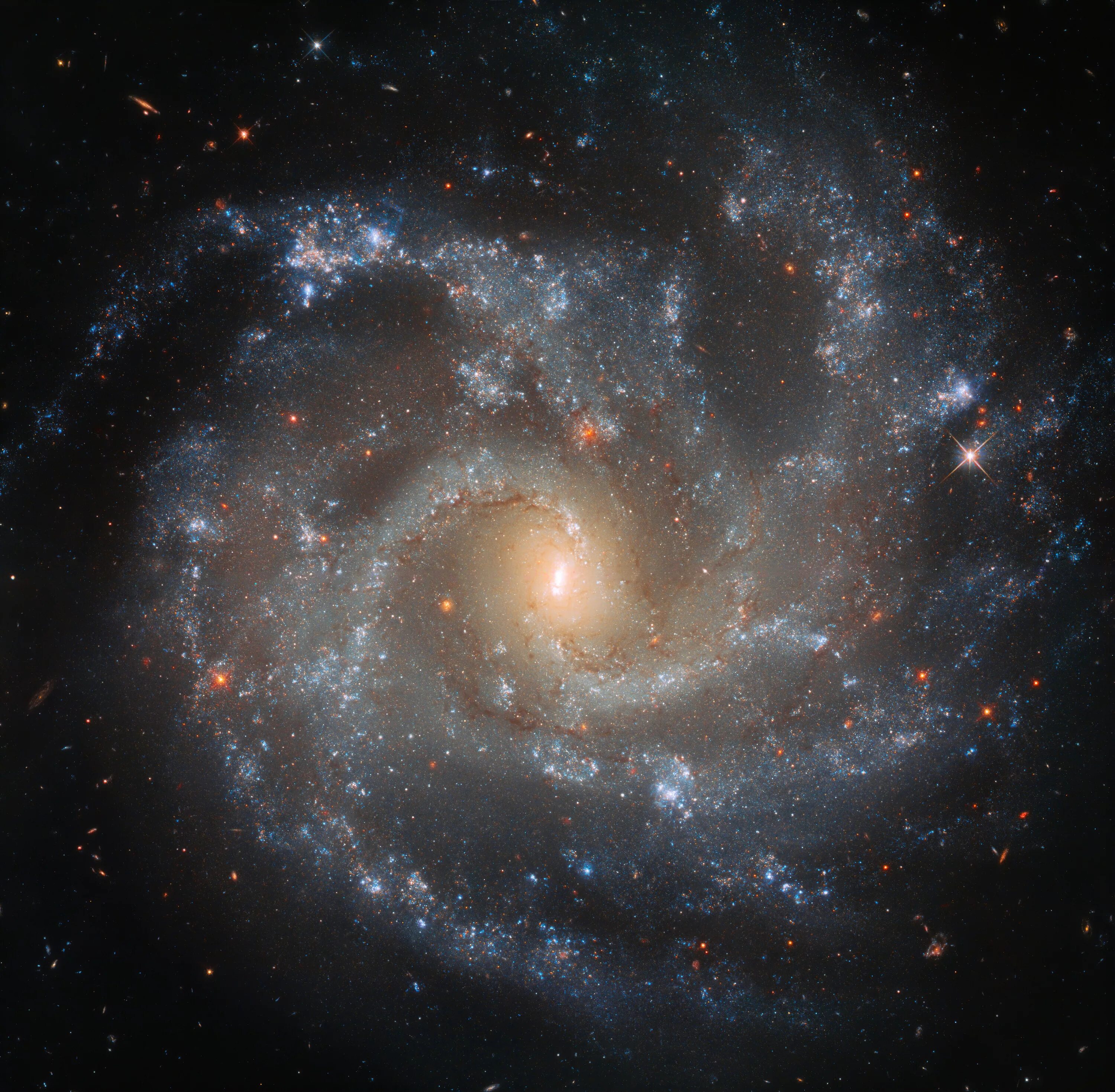 Ngc. Галактика NGC 1132. Спиральная Галактика NGC 4414. Спиральная Галактика NGC 1512. Галактика Млечный путь телескоп Хаббл.