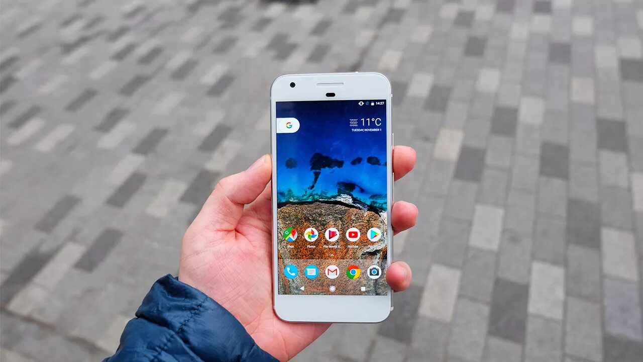 Google pixel последняя модель. Смартфон google pixel 32gb. смартфон google pixel 1. google pixel 6 в руке. гугл пиксель 1 в руке.