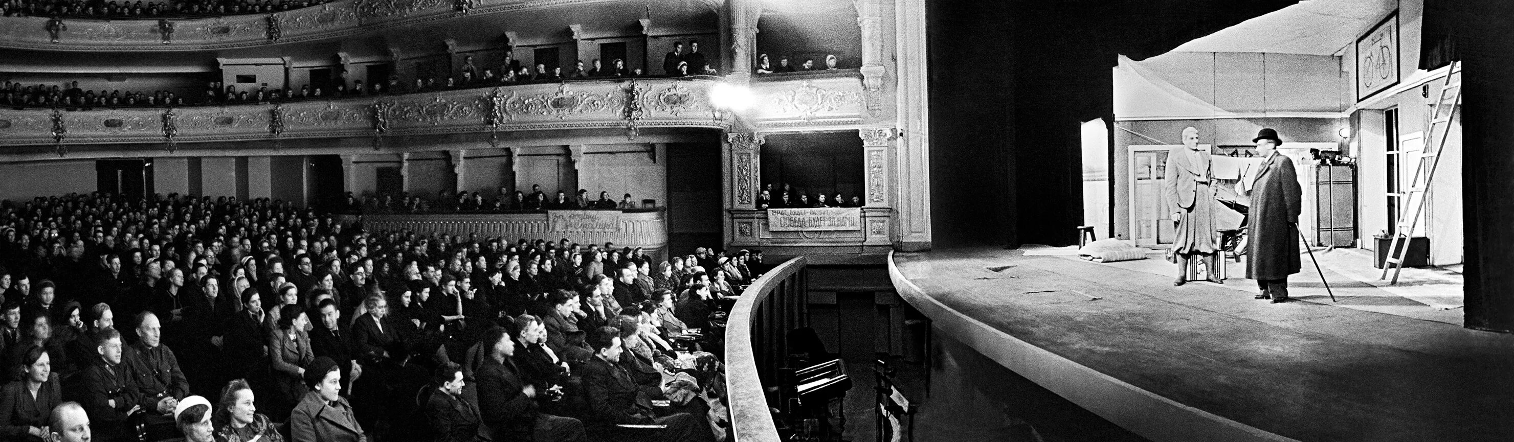 Театр музыкальной комедии в блокаду. Блокада ленинграда театр музкомедии. театр имени комиссаржевской блокадного ленинграда. театр музкомедии в блокадном ленинграде. театр музыкальной комедии в блокаду ленинграда.