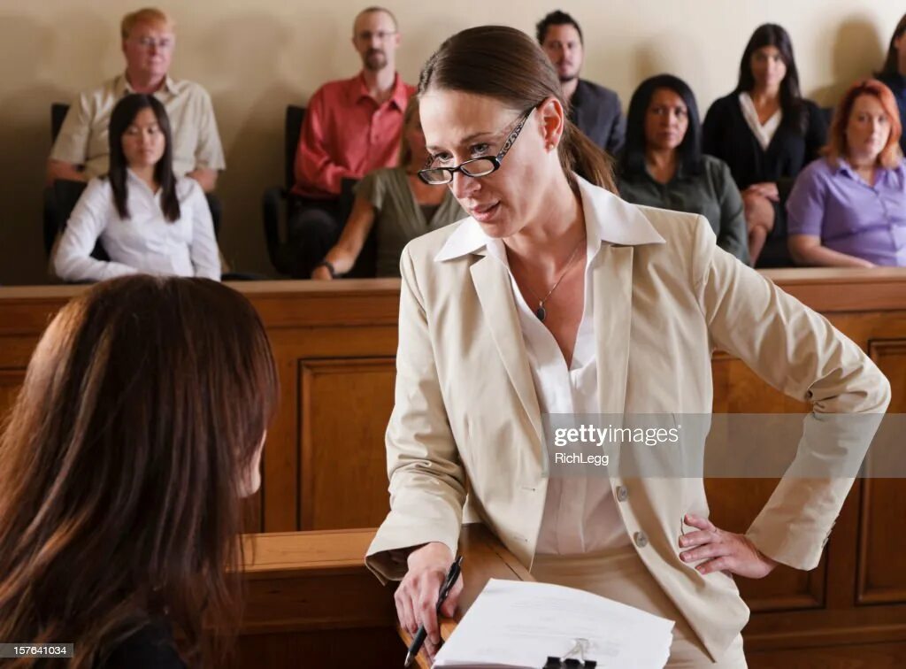 Leading questions. Образ юриста. Образ адвоката. Фото образ адвоката. A woman in the courtroom.