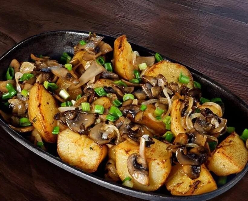 Картошка с шампиньонами на сковороде. Картошка с грибами. Жареная картошка с грибами и луком. Картофель жареный с грибами. Приготовление картошки с шампиньонами на сковороде.