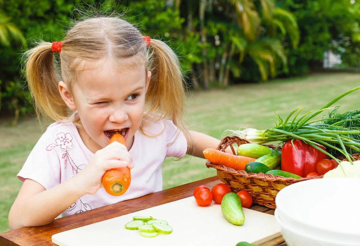 Овощи для детей. Полезная еда для детей. Правильное питание для детей. Овощи и фрукты для детей.