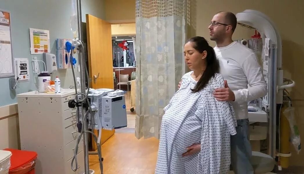 Беременность и роды в 2020. Родила в коридоре больницы. Одежда для рожениц в американских госпиталях.