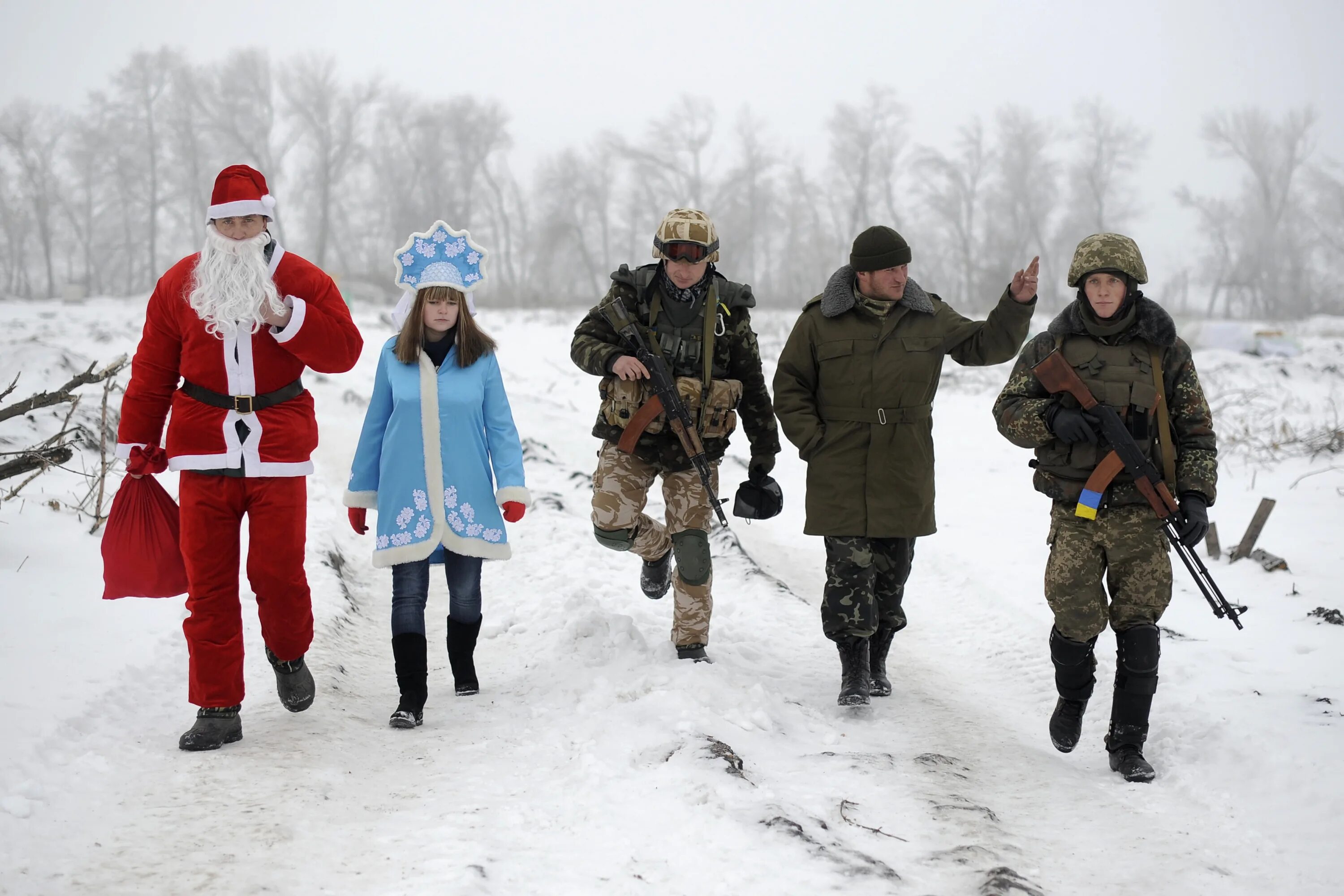 Армейский дед. Военный новый год. Армейский новый год. Новый год в армии. Солдат новый год.