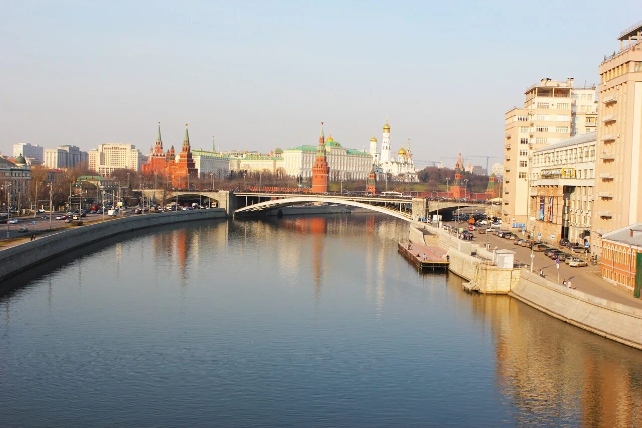 Набережная в москве где. Набережная Москва. Смоленская набережная Москва. Набережные Москвы фото. Набережные Москвы в высоком разрешении.