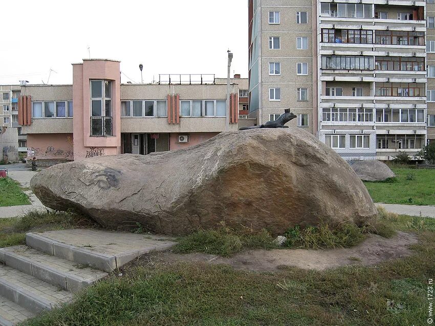 Сысерть городской. Скверы в Сысерти. Скульптура ящерица в Сысерти. Сысерть ящерица на Камне. Памятники города Сысерть.