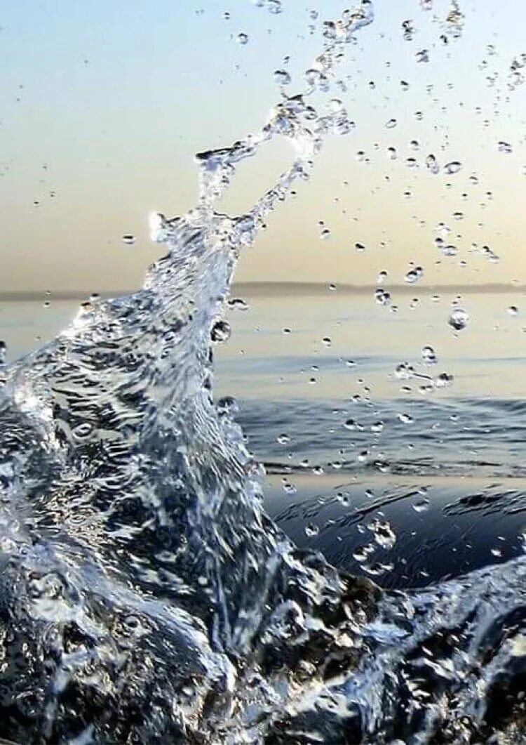 Силен вода. Брызги воды. Брызги моря. Всплеск воды. Брызги от воды.