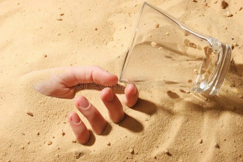 Glass made from sand. Стекло из песка. Песок на стекле. Стеклянный песок. Песок в стакане с водой.