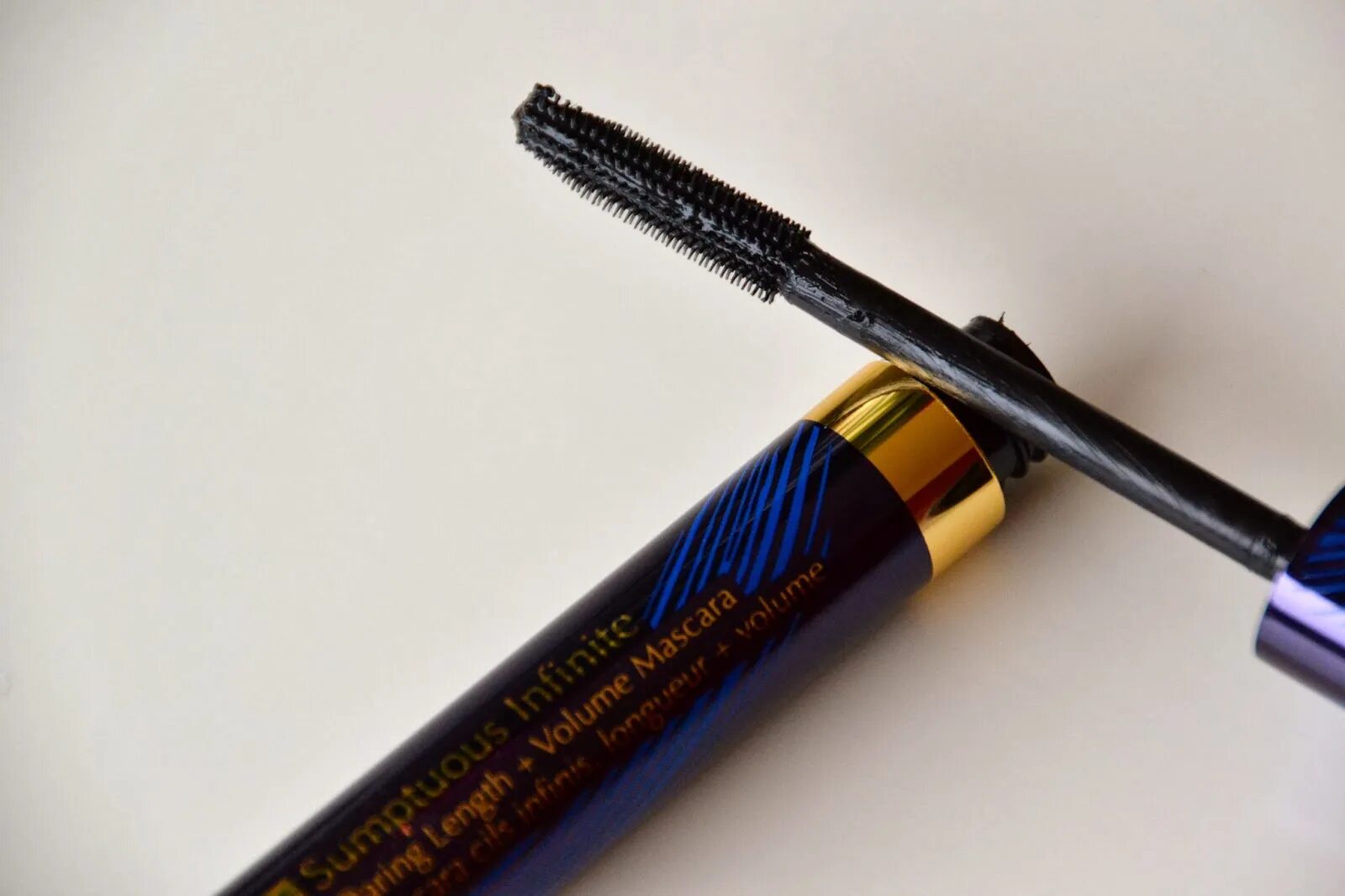 Lauder тушь. Тушь estee lauder sumptuous rebel. тушь estee lauder sumptuous infinite. estee lauder sumptuous rebel mascara. эсте лаудер тушь гипоаллергенная.