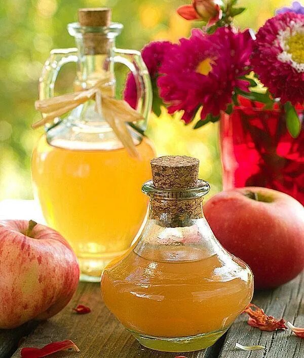 Яблочный уксус целебной. Apple Vinegar. Apple Cider Vinegar. Польза яблочного уксуса с медом. Яблочный уксус пить польза