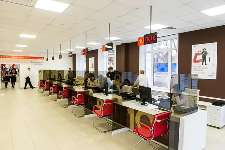 Толпа в мфц. Мфц в богородицке тульской области. Мфц фото. Мфц идти работать стоит. Мфц ростов-на-дону золотой вавилон.