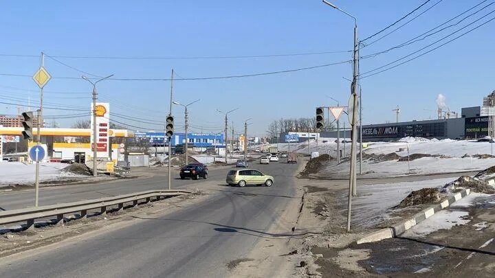 В туле на улице рязанской вешают новый светофор. Тула 2003. Где в туле поменять. Где в туле поменять. Где в туле поменять.