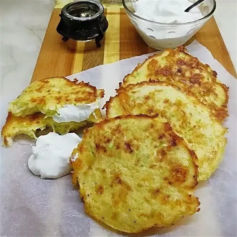 Кабачковые оладьи с кукурузной мукой. Кабачковые оладьи с кукурузной мукой. Оладьи из кабачков и творога на сковороде самый вкусный. Кабачковые оладьи с кукурузной мукой. Кабачковые оладьи "а-ля пирожки".