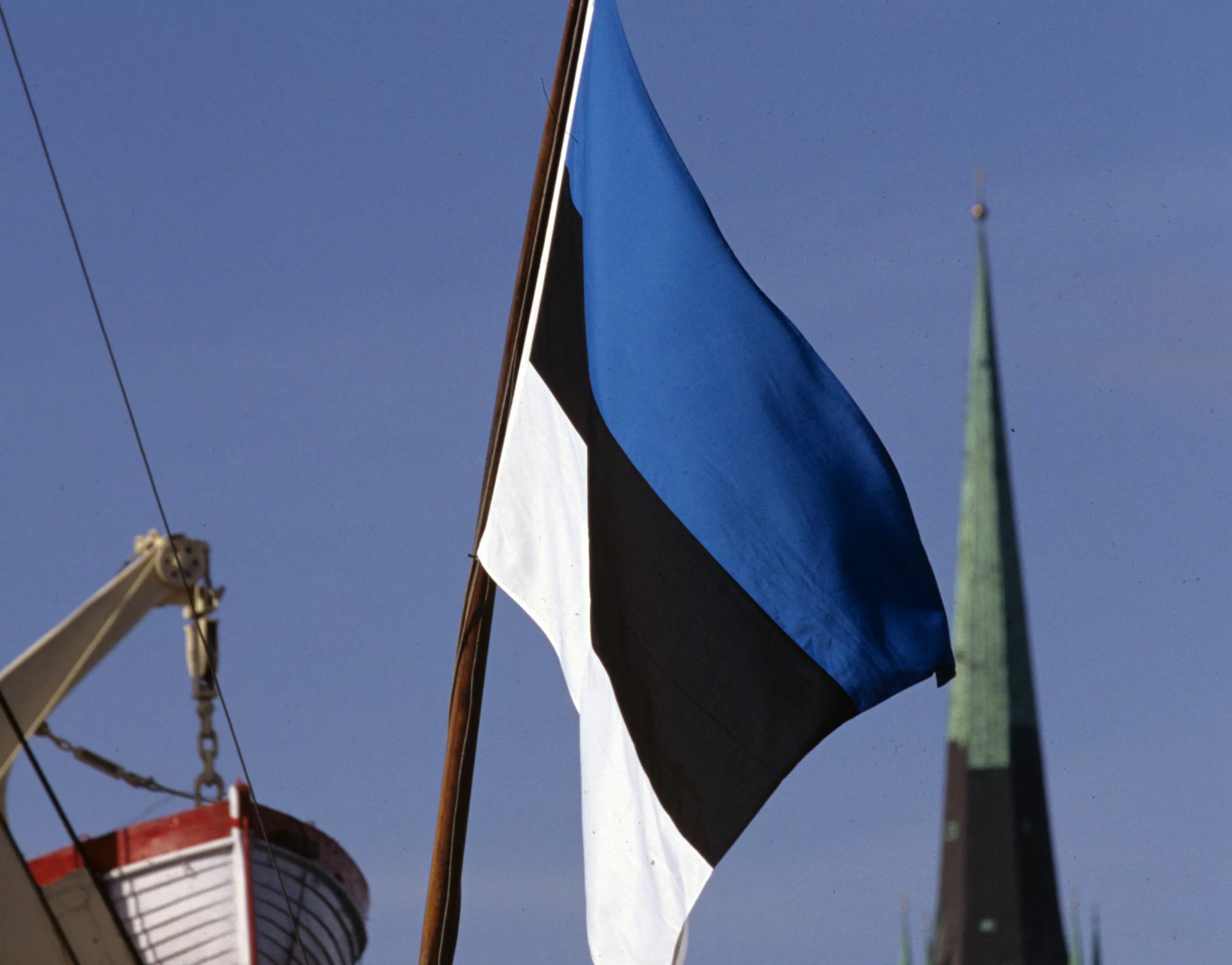 Флаг Эстонии. Национальные флаги. Эстония и Россия. Эстония флаг правительство. Эстония направит одного военного