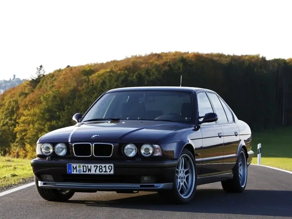 Е34 рестайлинг. БМВ м5 е34. БМВ е34 м. BMW m5 e34. BMW e34 м5.