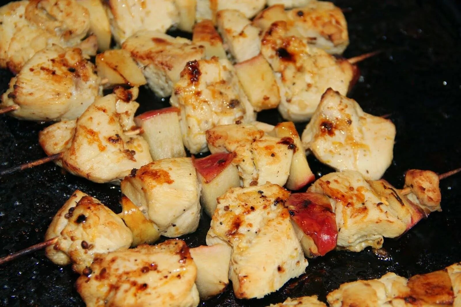 Шашлык из грудки курицы на мангале рецепт. Шашлык из куры. Шашлык из курицы с овощами. Шашлык из куриной грудки на мангале. Шашлык из грудки курицы на мангале рецепт.
