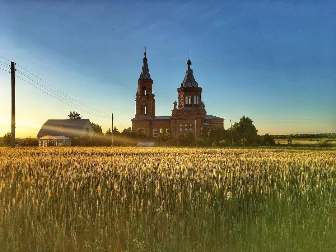 Ширь просторов. Курская область Кореневский район село Благодатное. Просторы Курской области. Кореневский район церкви. Ильинский храм Курская область Кореневский район село Благодатное.