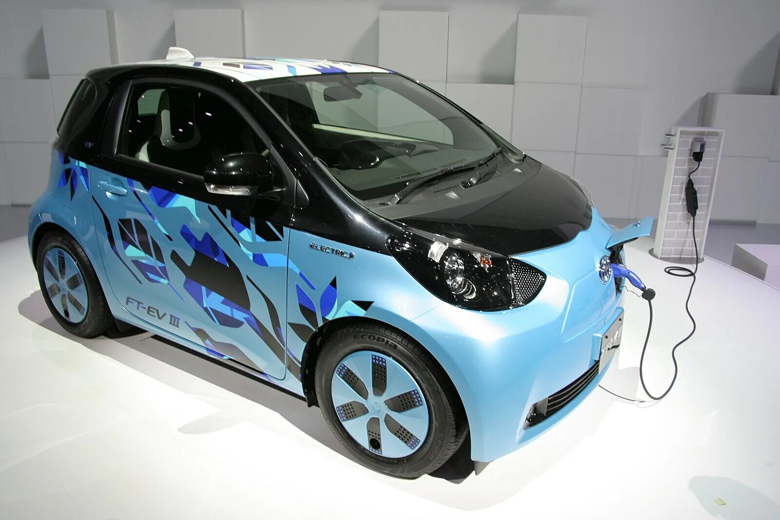Тойота приус 2024. Toyota prius 3. Гибридные японские автомобили. Тойота ev 2022. Гибридные японские автомобили.